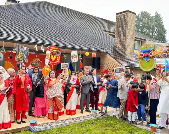 Bengalis out side India